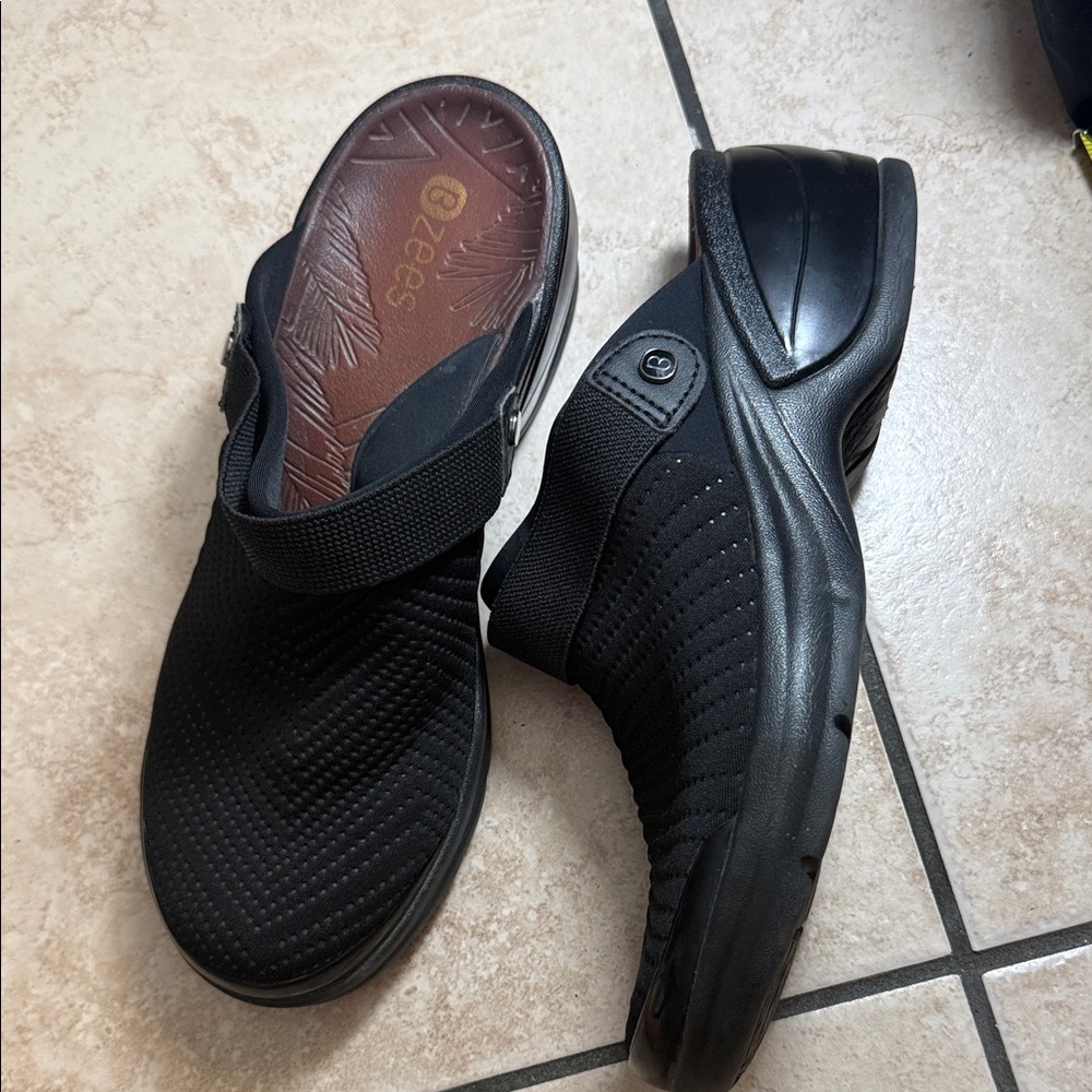 Bzees Men's Black Slip-On Comfort Sandals